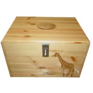 Read Wood Pine Storage Box with Giraffe